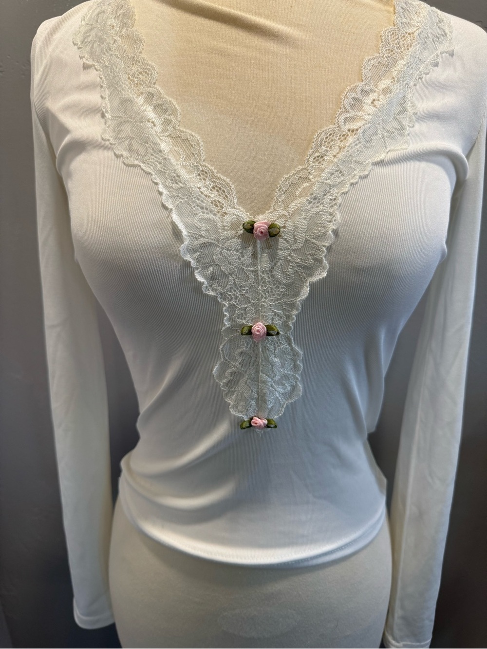 NWT Edikted Madeline Lace Trim Ribbed Top White Rose Detail - XS